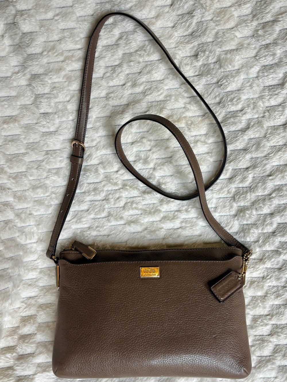 ✨ Authentic Coach Legacy Zip Top Crossbody – Near New Condition with Hang Tag! ✨